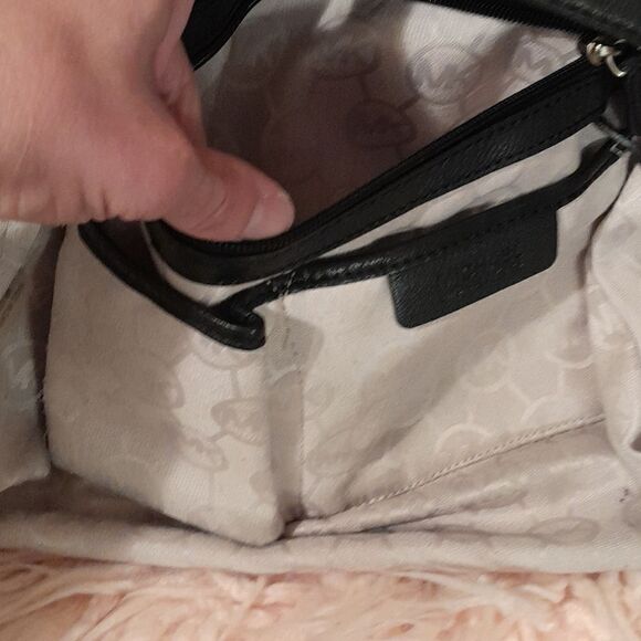 AUTHENTIC MICHAEL KORS BLACK LEATHER GOLD HARDWARE LOCK & KEY CHAIN SATCHEL BAG - Picture 16 of 17